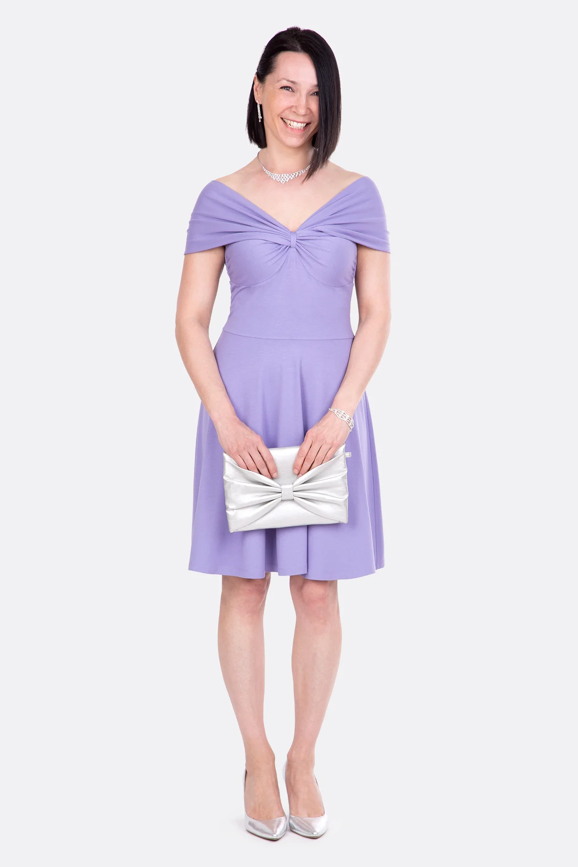 Schnittmuster Damenkleid aus Viskosejersey mit raffiniertem Auschnitt selbernähen