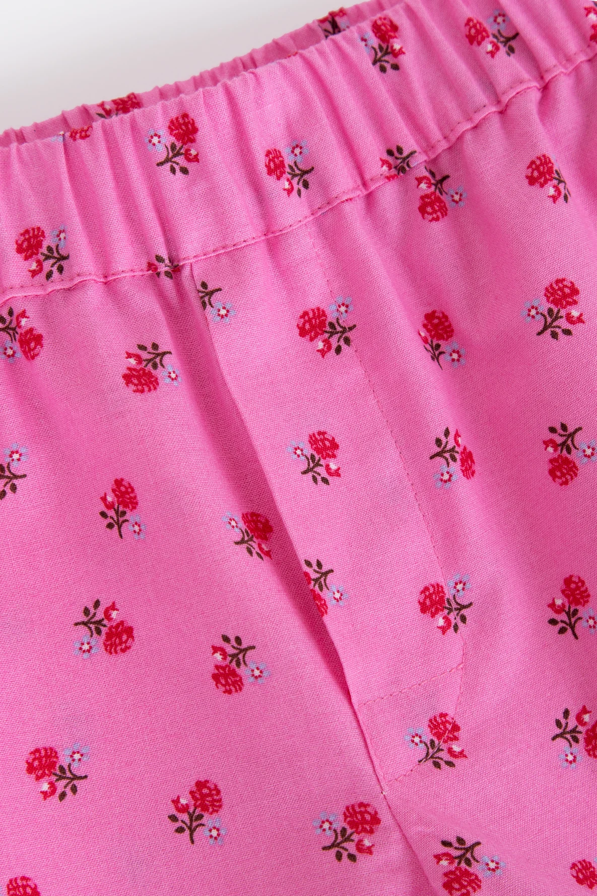 Nähanleitung Damenshorts Webware mit Gummibund Fake-Eingriff