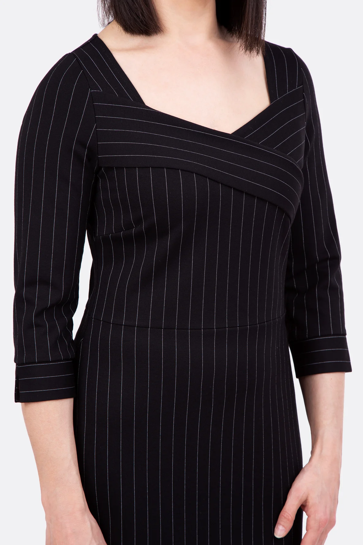 Nähanleitung elegantes Kleid Nadelstreifen Ausschnitt mit Bändern