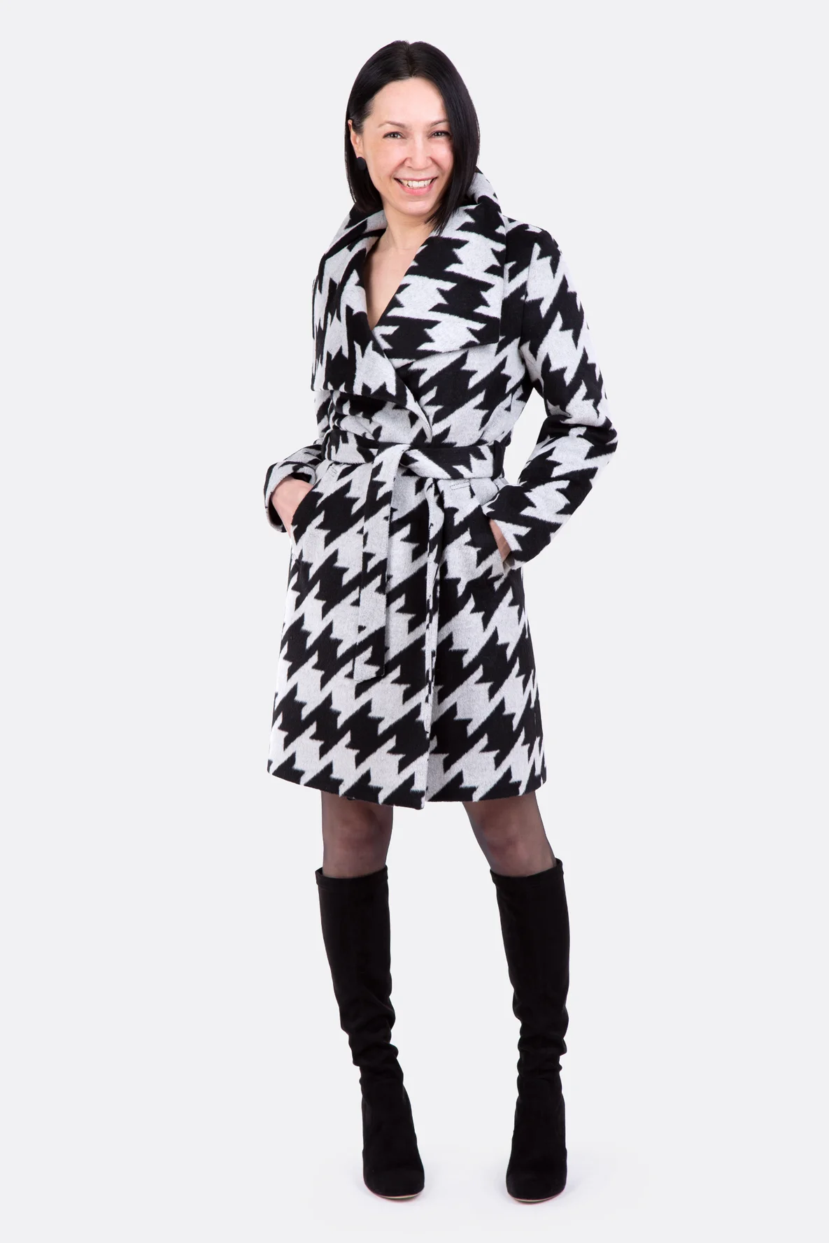 Schnittmuster Mantel Serena aus Wollstoff mit Muster und Spatenkragen