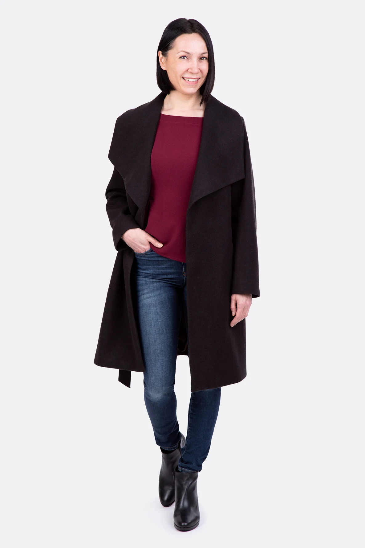 Schnittmuster Damenmantel Flanell schwarz Spatenkragen knielang nähen