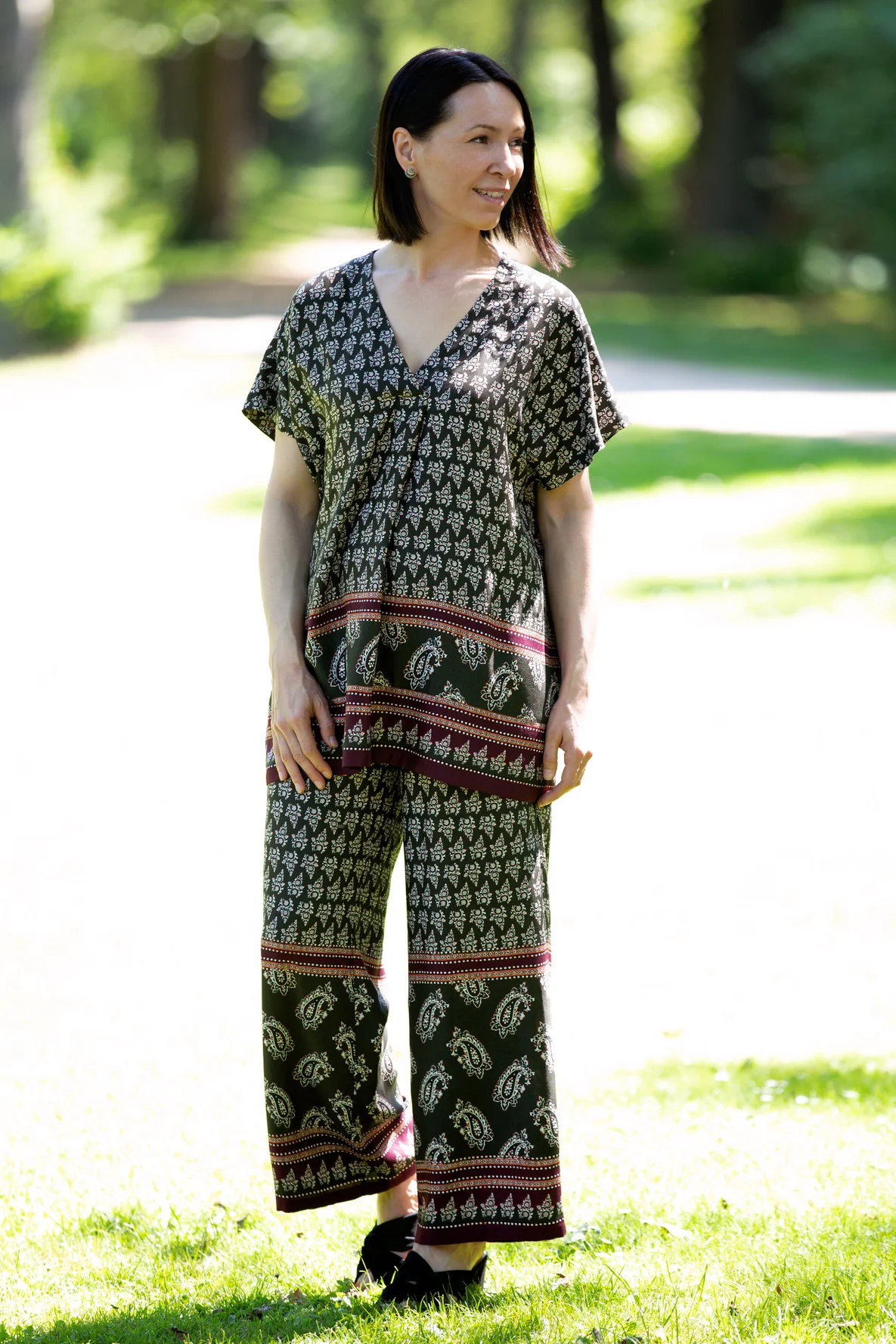 Schnittmuster Hosenanzug sommerlich Tunika weite Hose Bordürenstoff