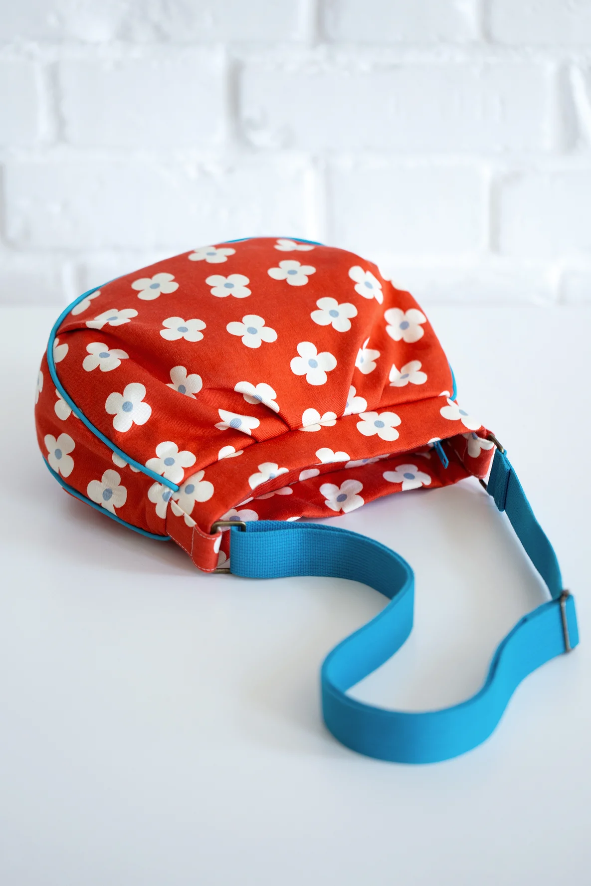 Schnittmuster Schultertasche selber nähen bunt Gurtband DIY