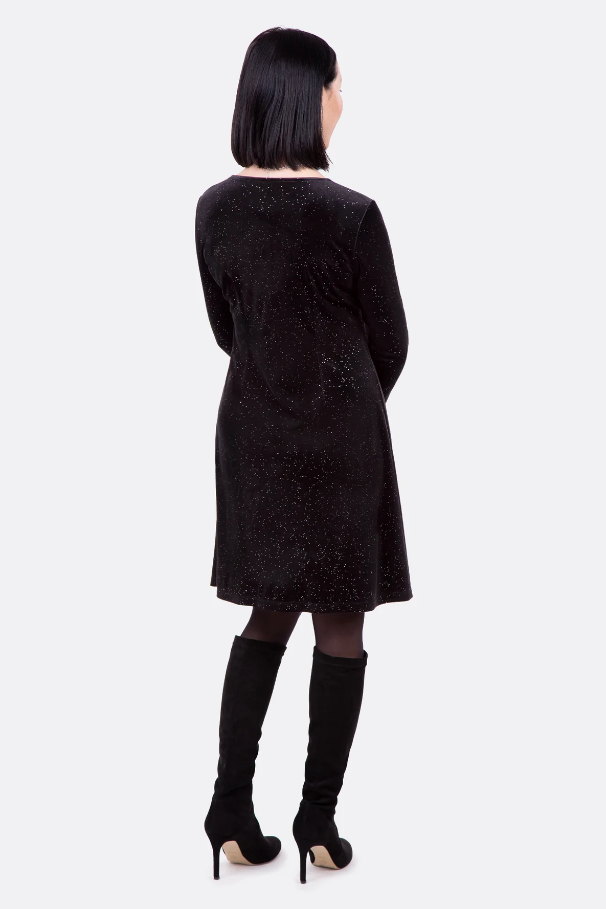 Schnittmuster für festliches Damenkleid mit Rückenabnähern