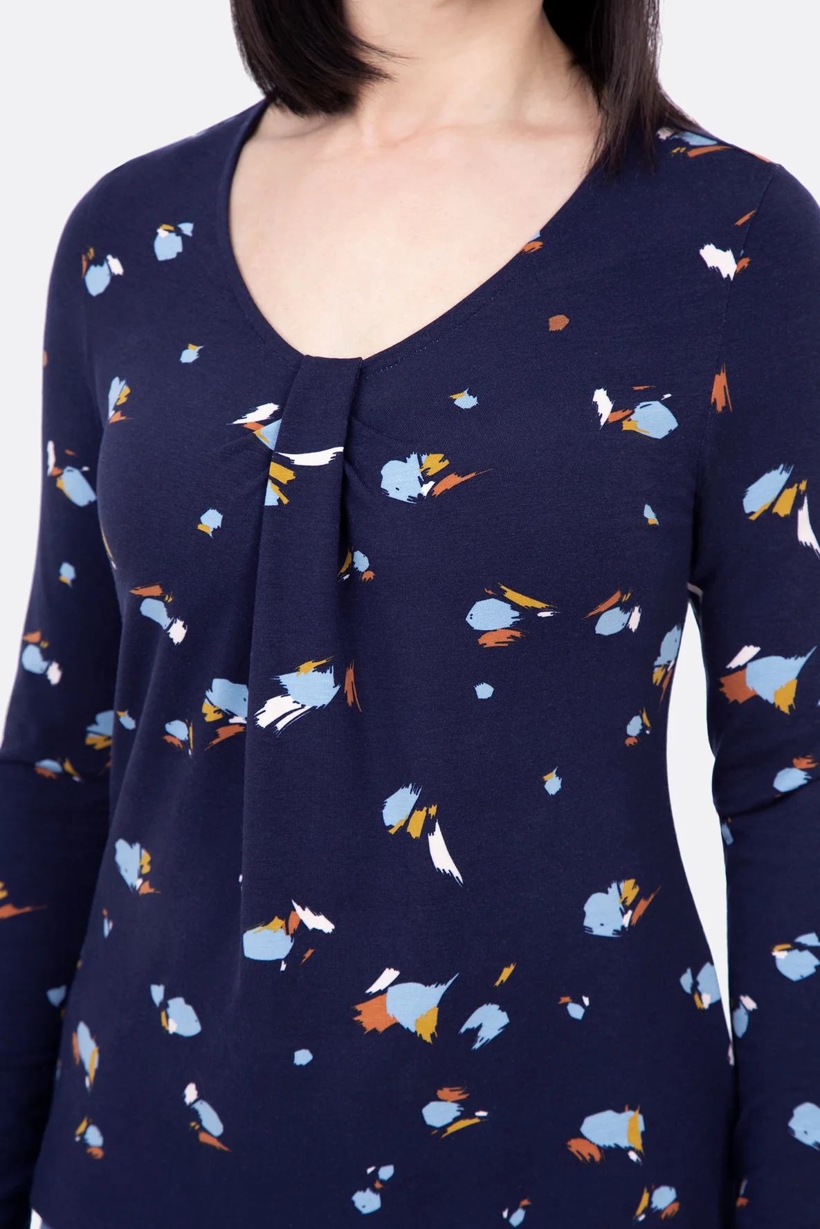 Nähanleitung für Damenshirt mit V-ausschnitt raffinierte Falte