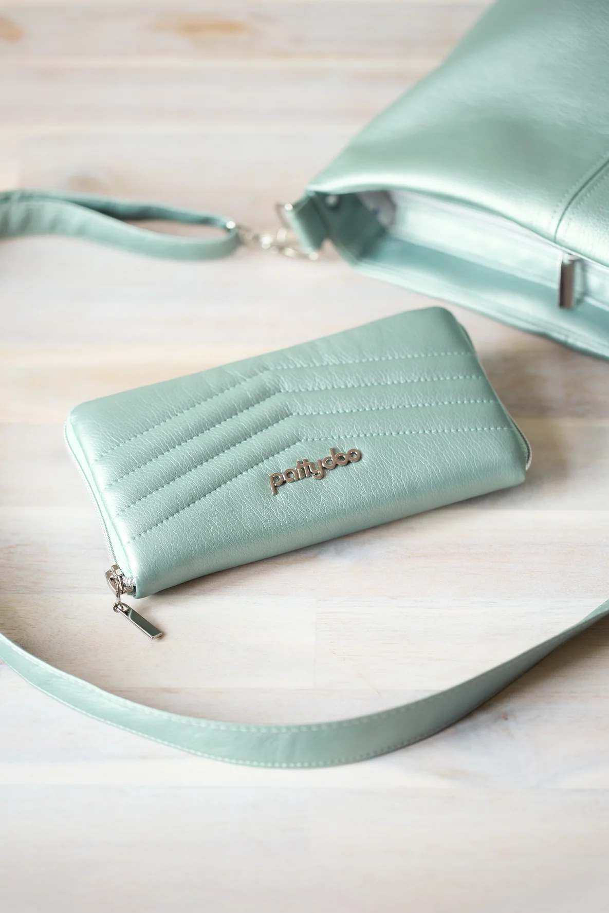 zip around quilted faux leather wallet molly sewing pattern