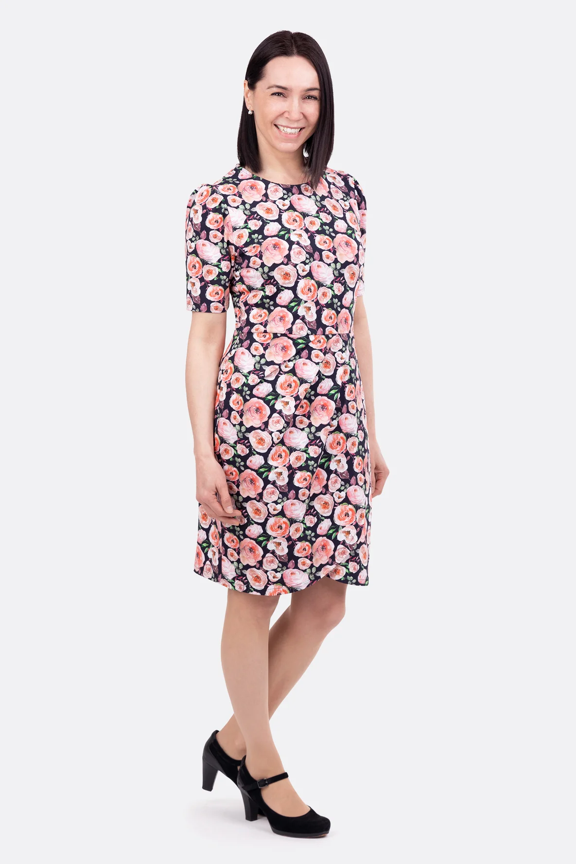 Schnittmuster für Damenkleid aus Blumenmuster Jersey nähen