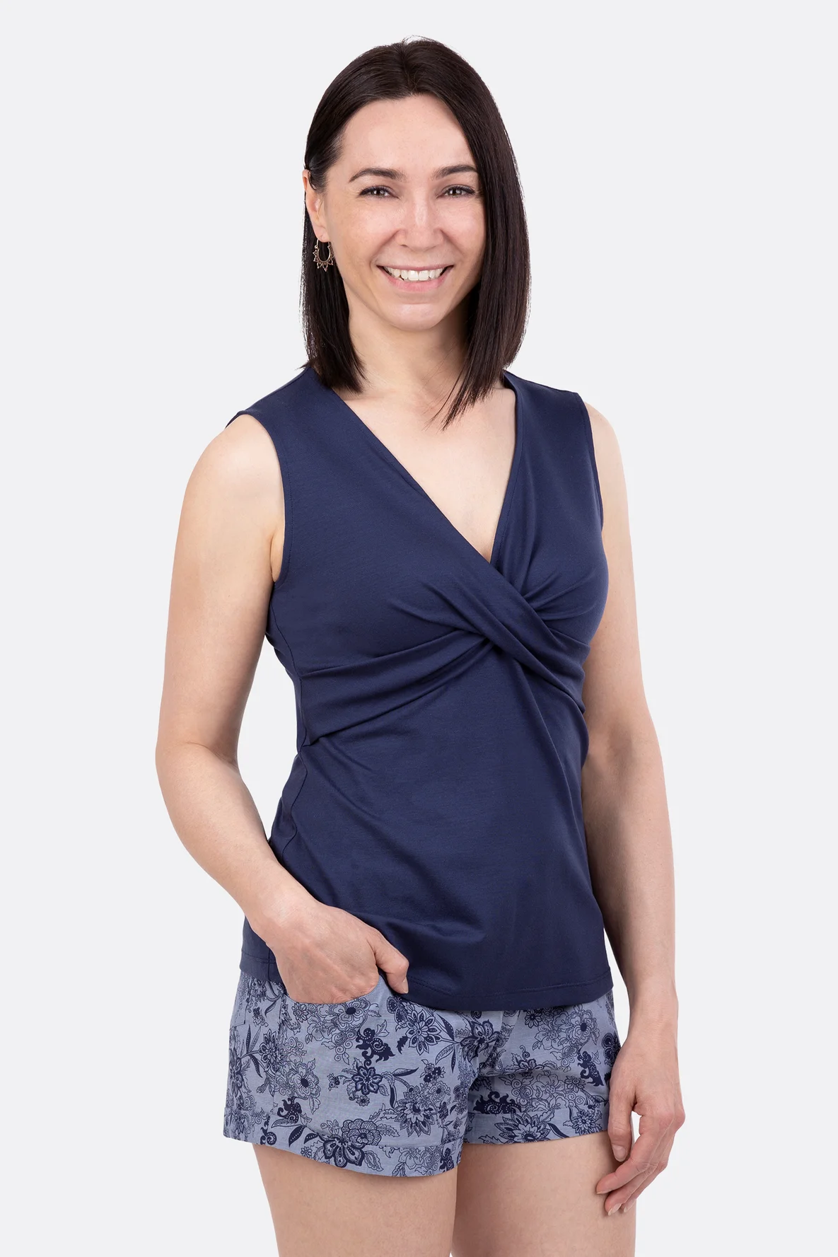 Schnittmuster Damentop sommerlich mit Knotenausschnitt aus Jersey nähen