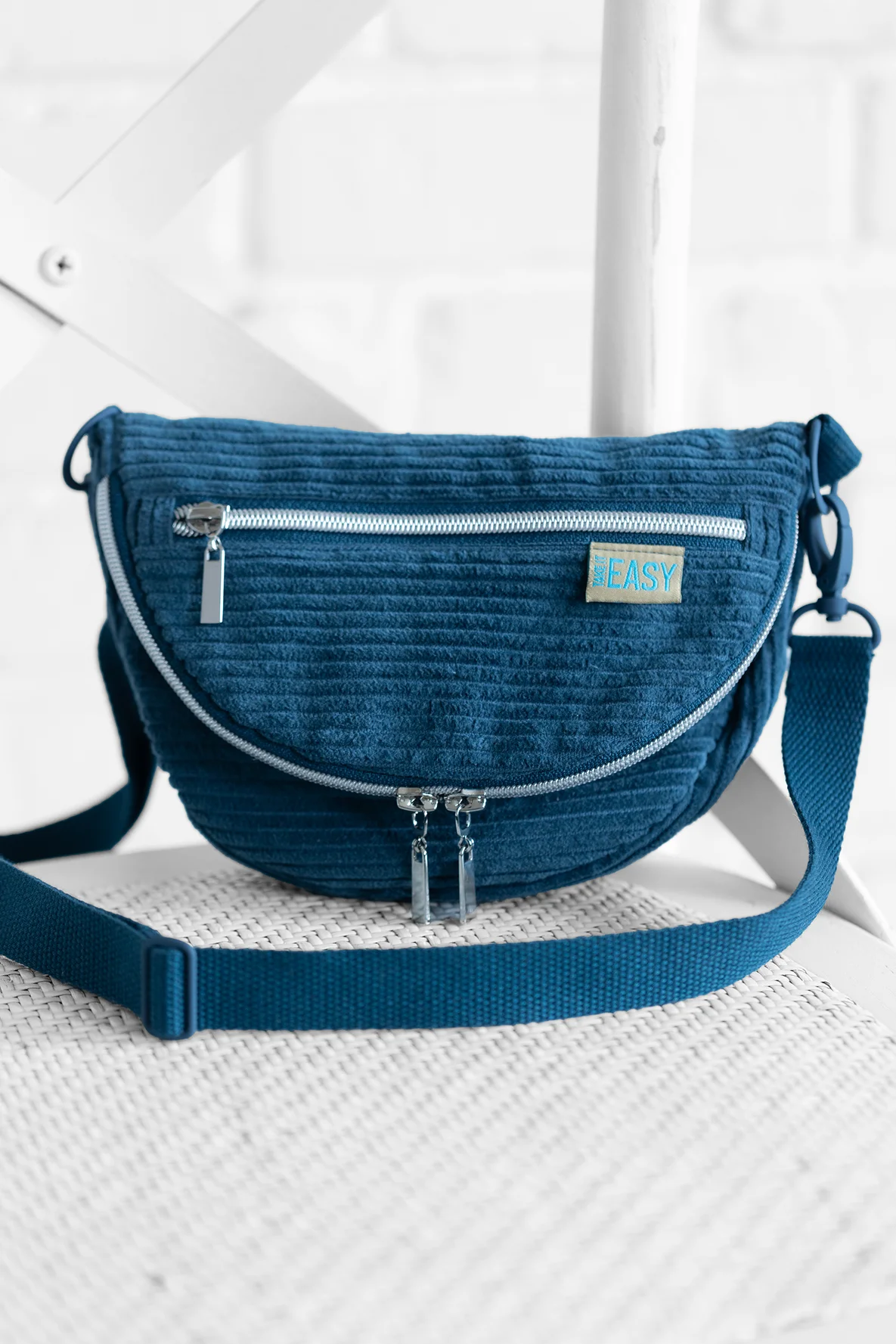 Schnittmuster Minitasche halbrund aus Cordstoff nähen