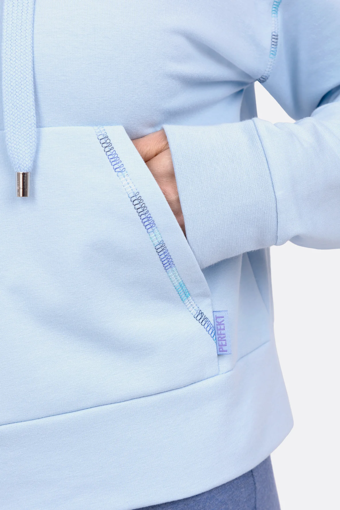 Schnittmuster Sweatshirt nähen Kängurutasche Covernähte