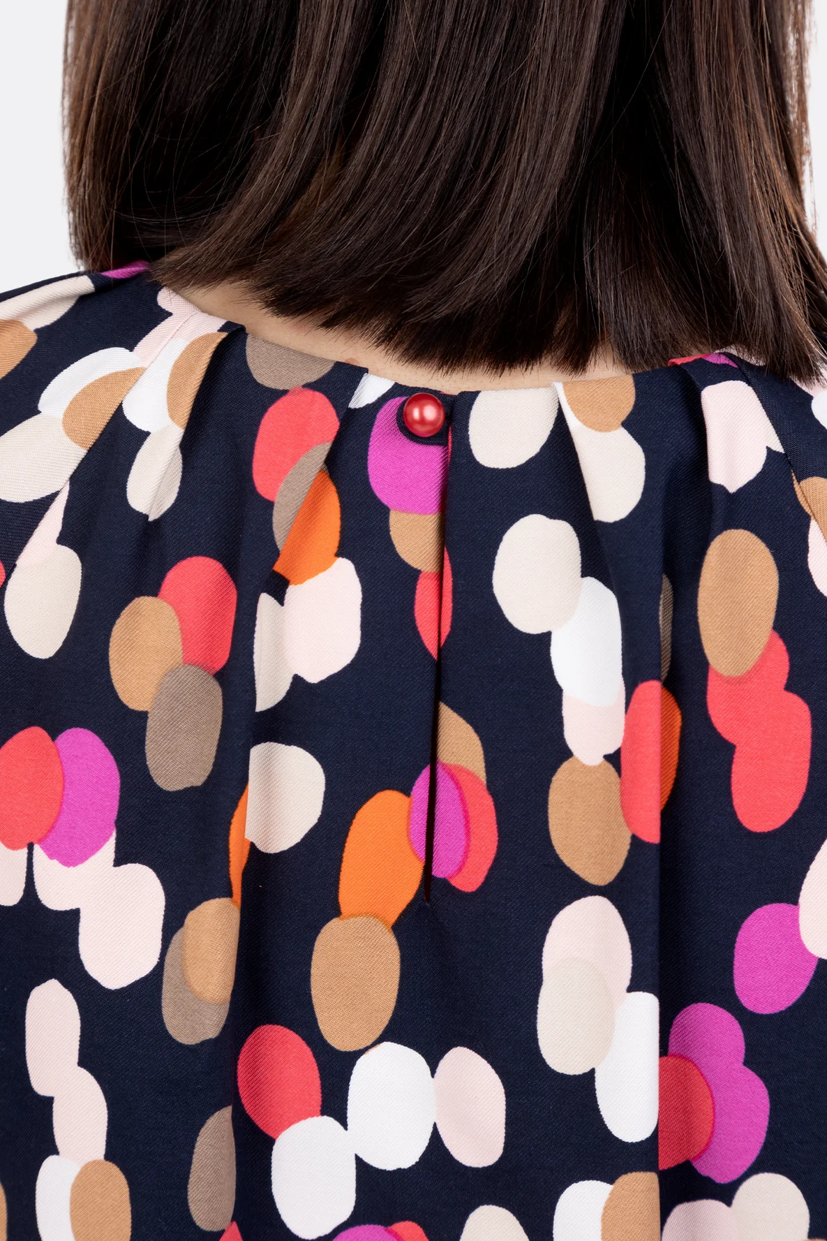 Schnittmuster Damenbluse aus Webware mit Schlitz nähen