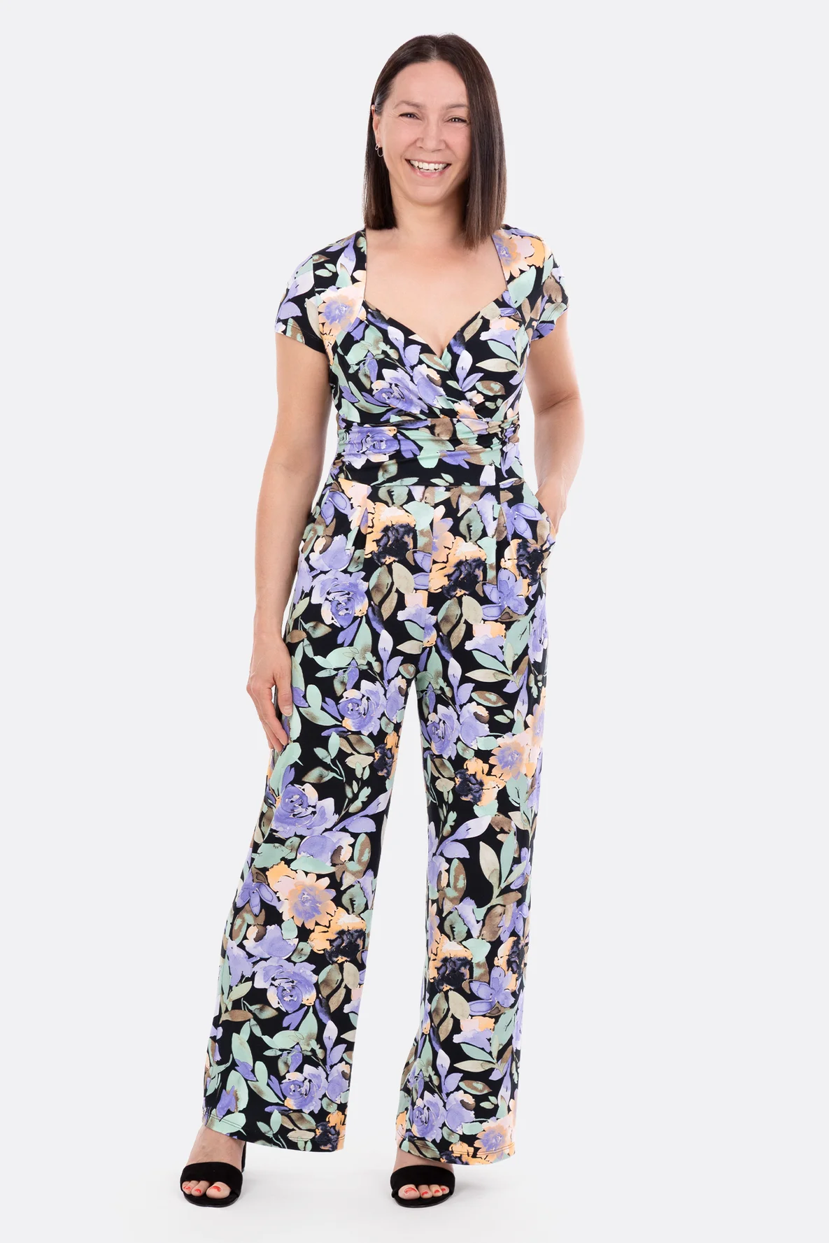 Schnittmuster Jumpsuit Viskosejersey mit Blumenmuster nähen