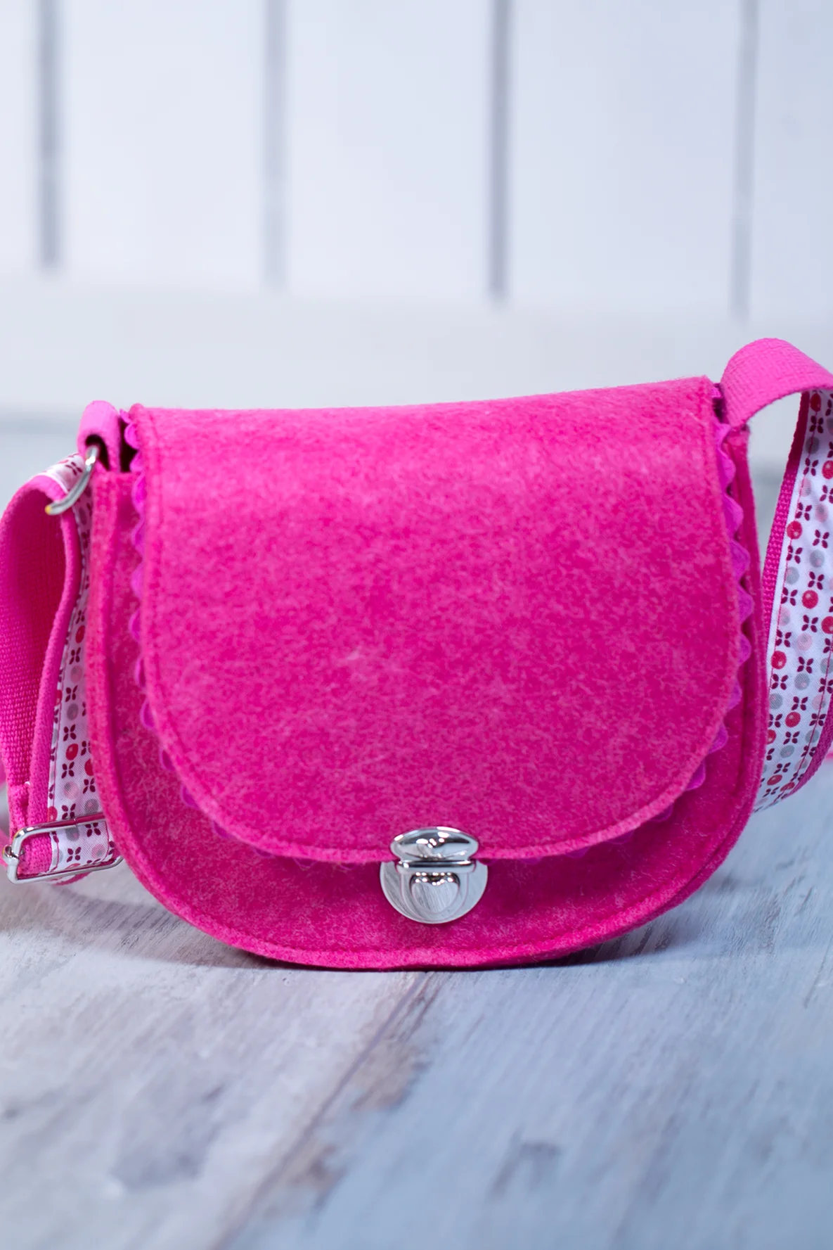 Schnittmuster Freebie Tasche Filz Drehverschluss nähen