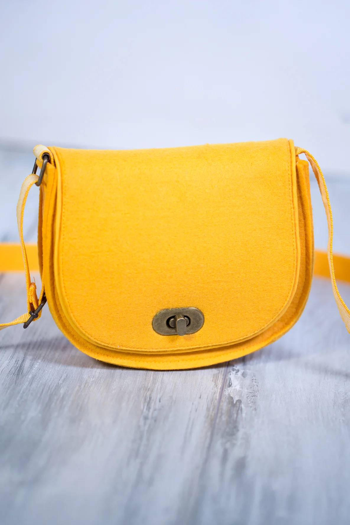 Schnittmuster Freebie Tasche Filz Drehverschluss nähen