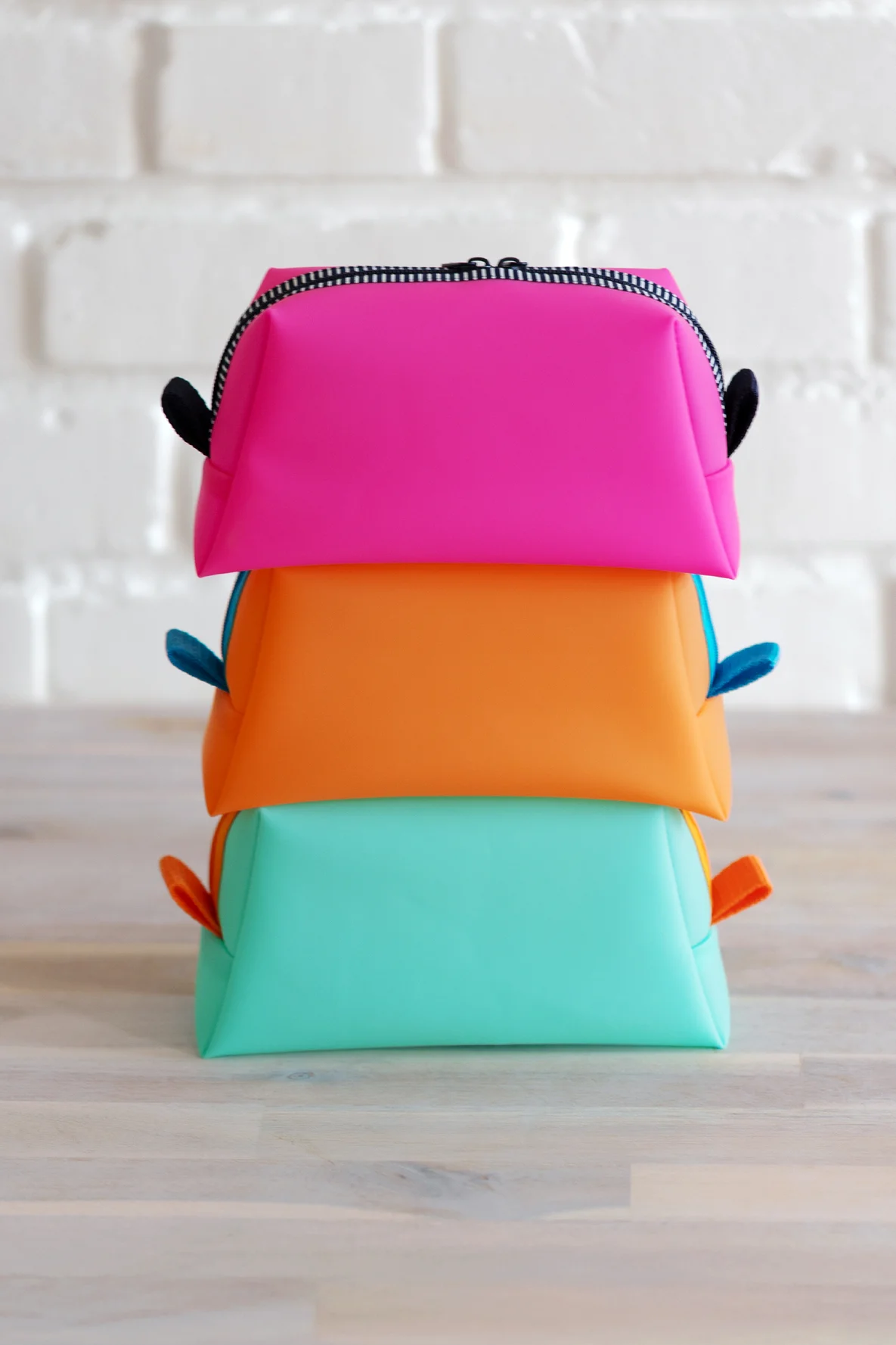 Schnittmuster Kosmetiktasche "Vicky" aus Frostet Vinyl Matt