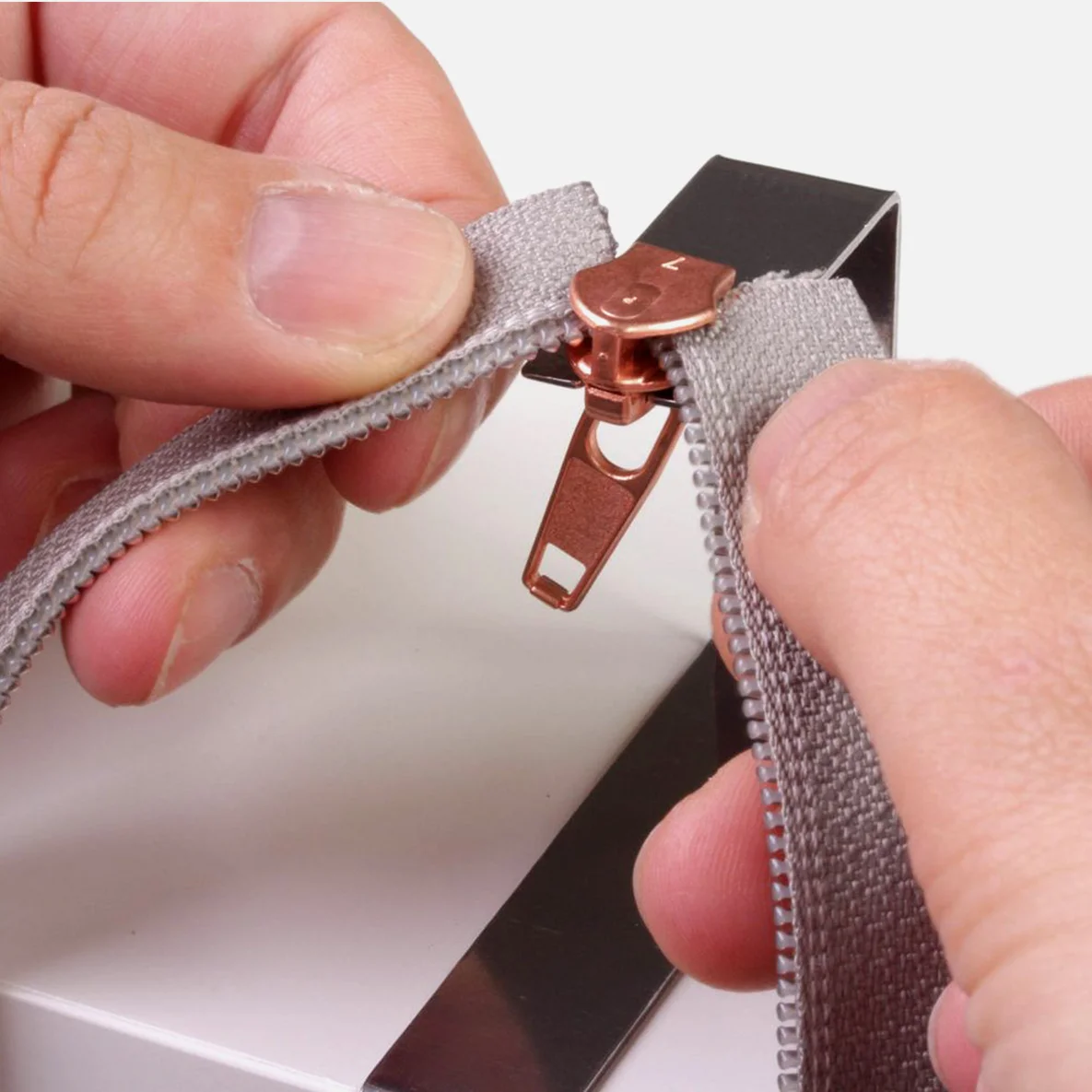 Wonder Zip Zippereinfädler für dein Nähprojekt