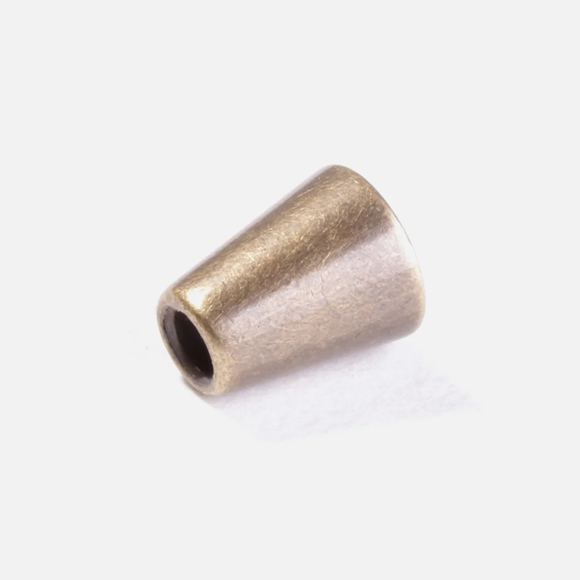 Kordelenden aus Metall messing liegend