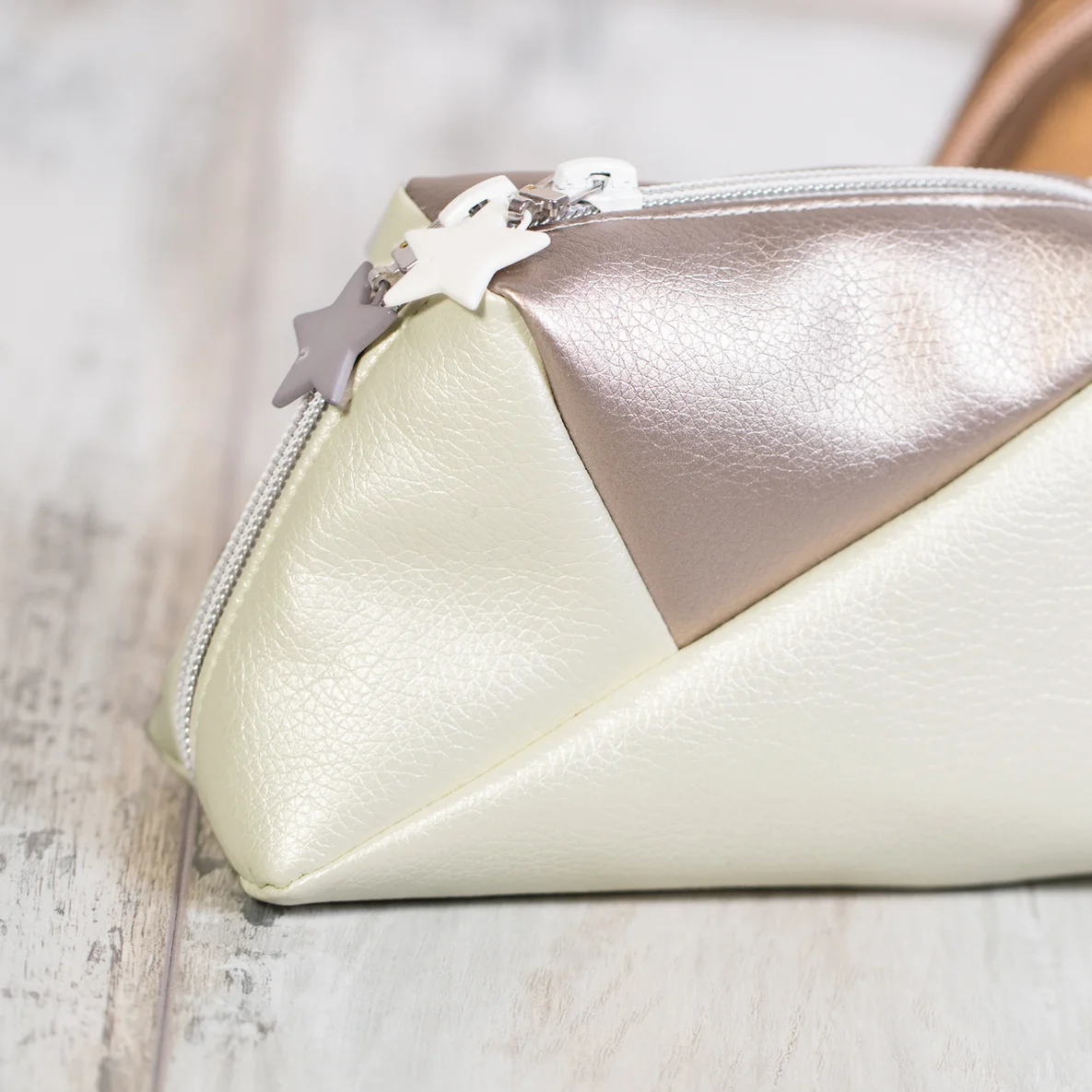 Kunstleder ecru glaenzend Beispiel