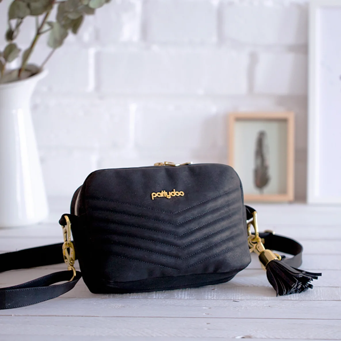 Schnittmuster Schultertasche Adora schwarz Kunstleder used