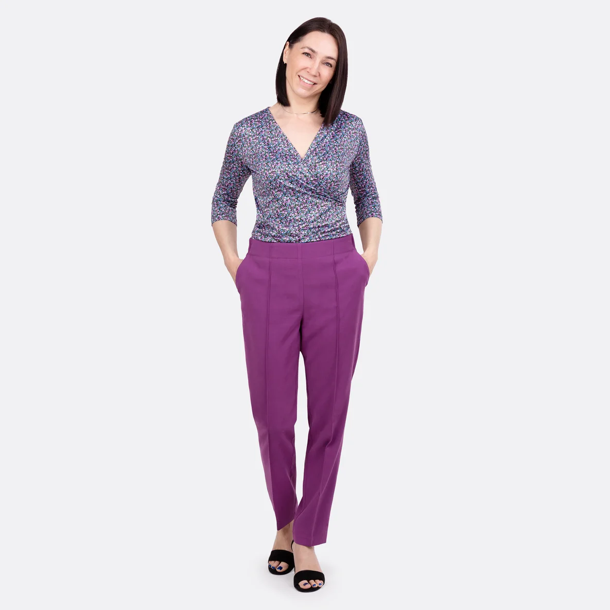 Schnittmuster Damenhose aus Viskose-Tencelstoff mit Wickelshirt