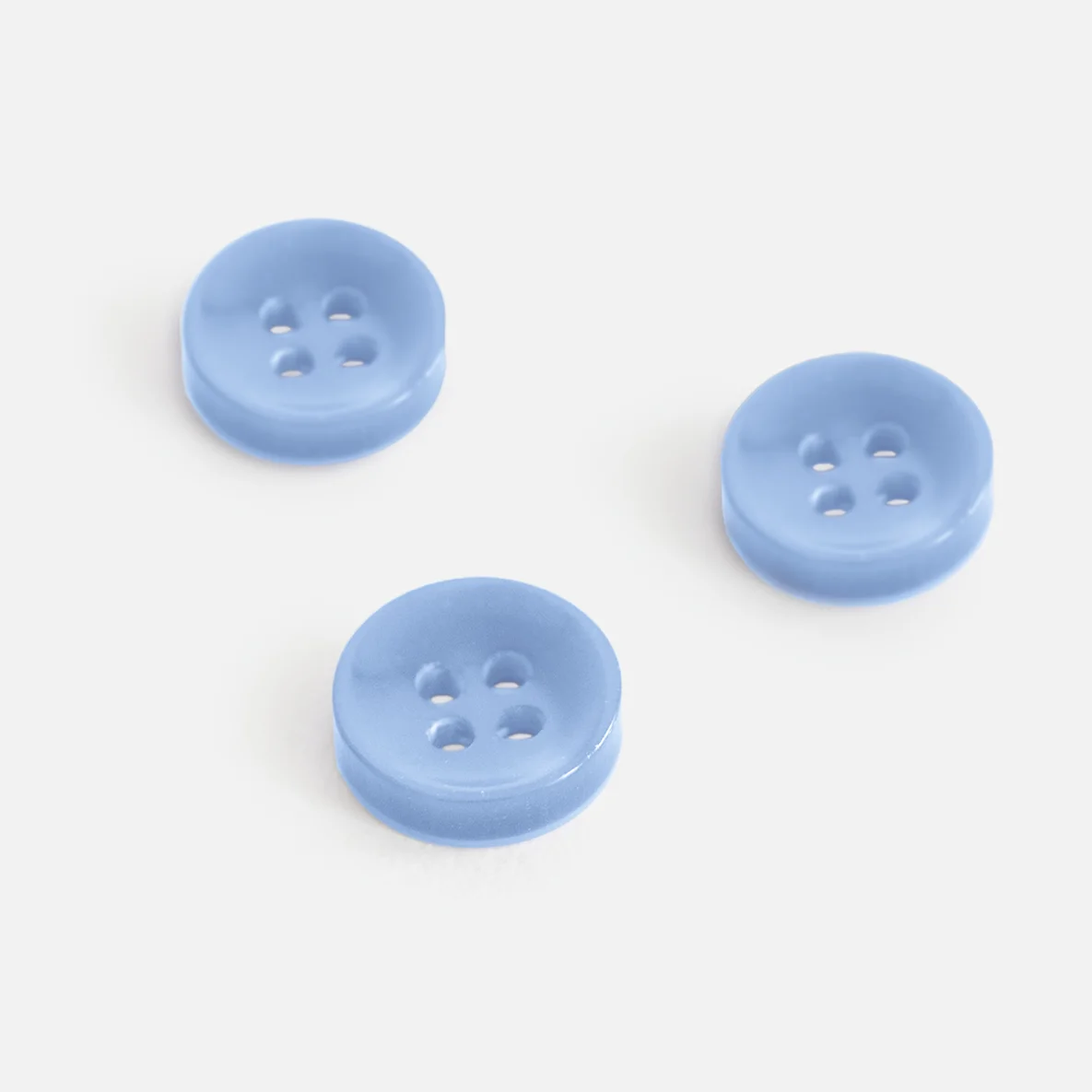 Knopf Perlmutt-Optik Hellblau