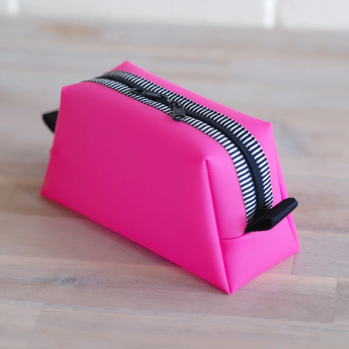 Kosmetiktasche "Vicky" aus Frostet Vinyl