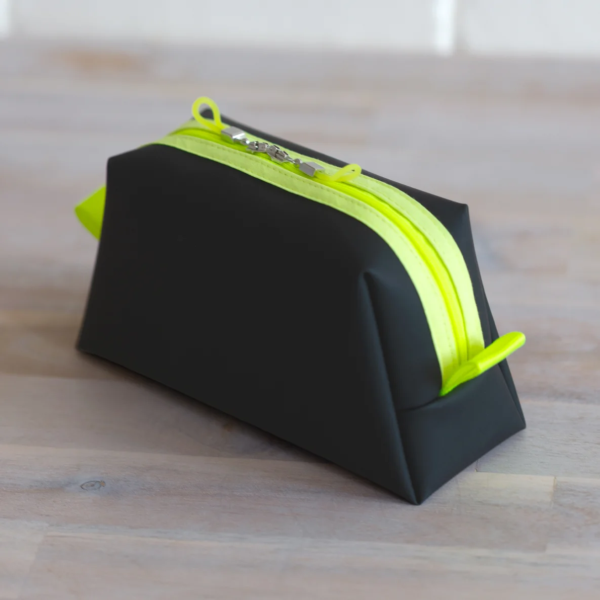 Schnittmuster "Vicky" aus Frosted Vinyl Matt Schwarz 