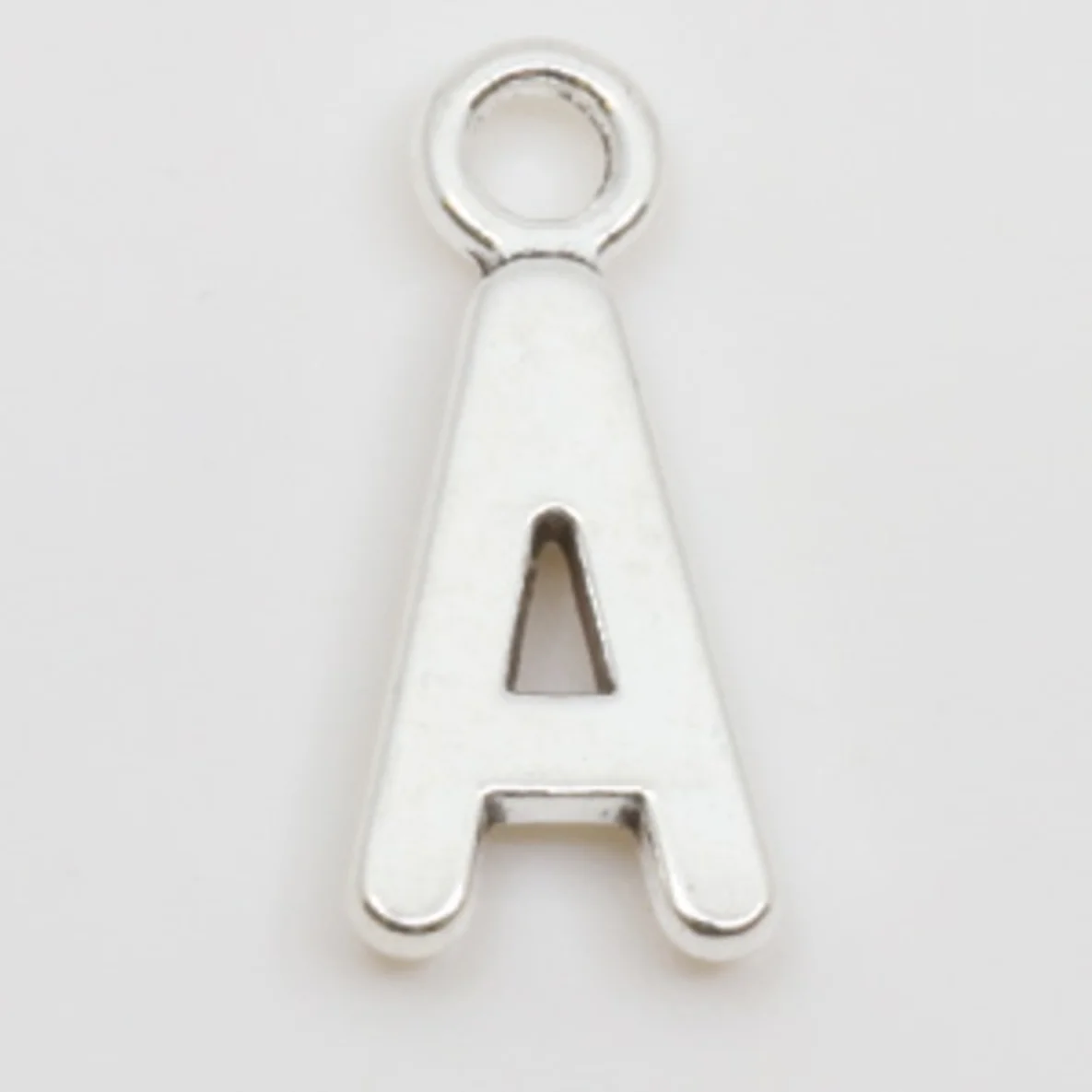 Charm-Anhänger in Buchstaben-Form: A