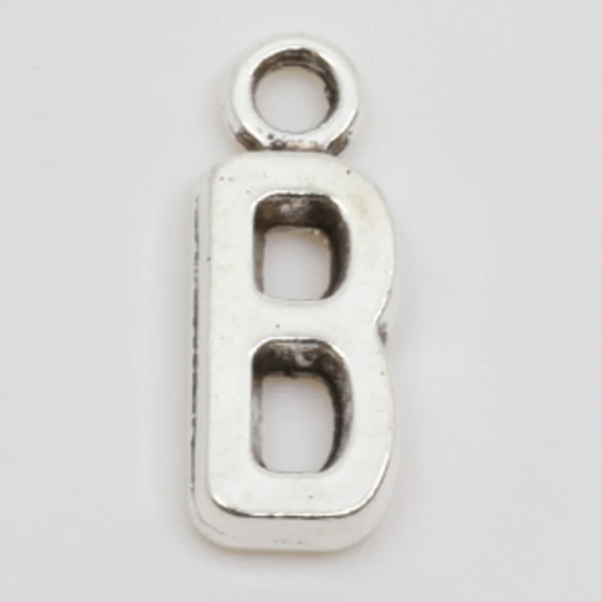 Charm-Anhänger in Buchstaben-Form: B