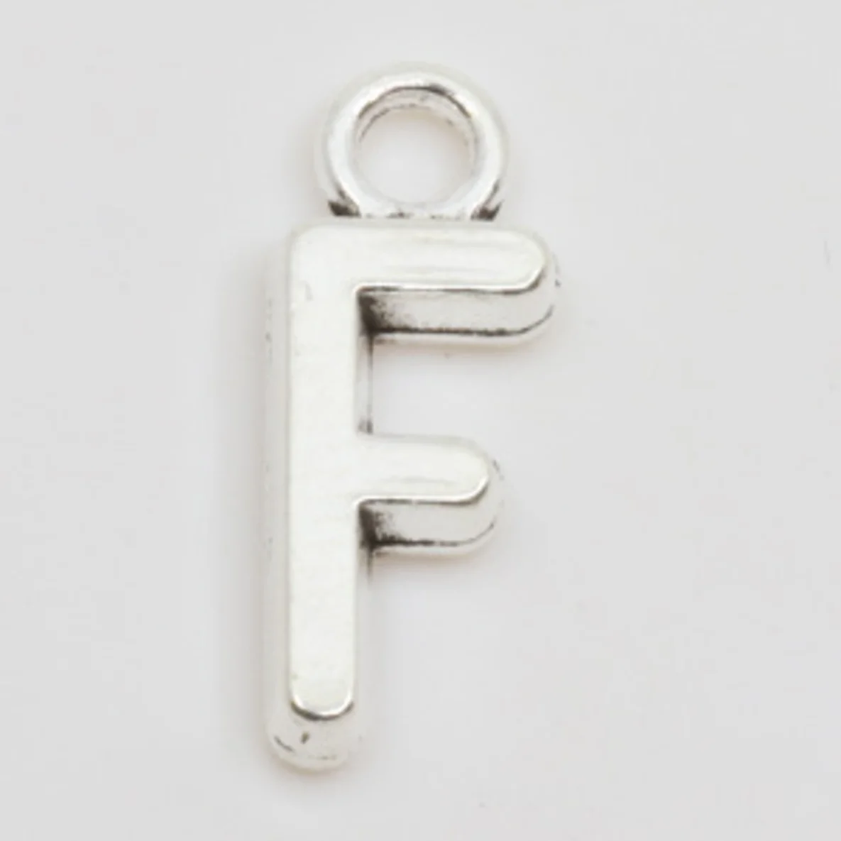 Charm-Anhänger in Buchstaben-Form: F