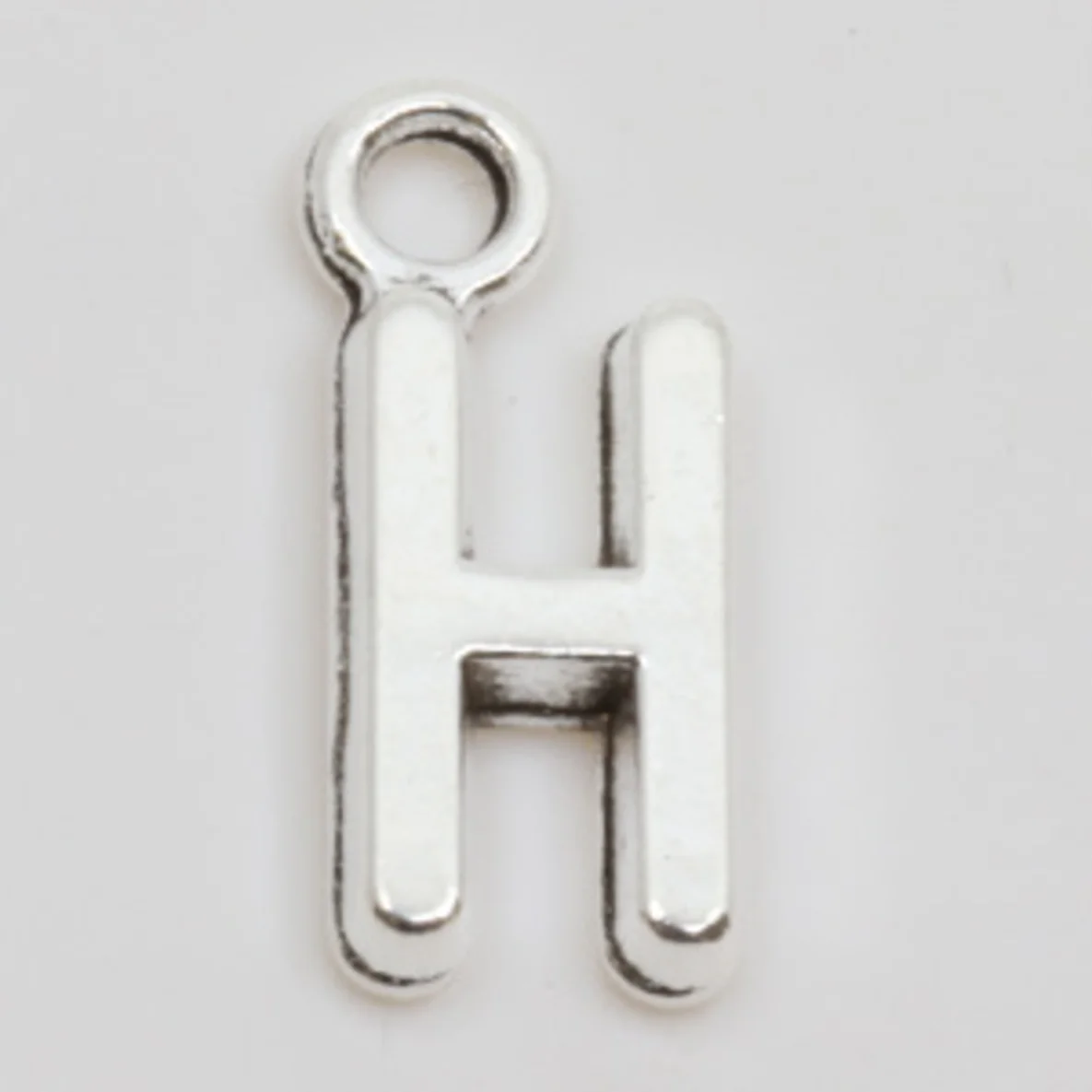 Charm-Anhänger in Buchstaben-Form: H