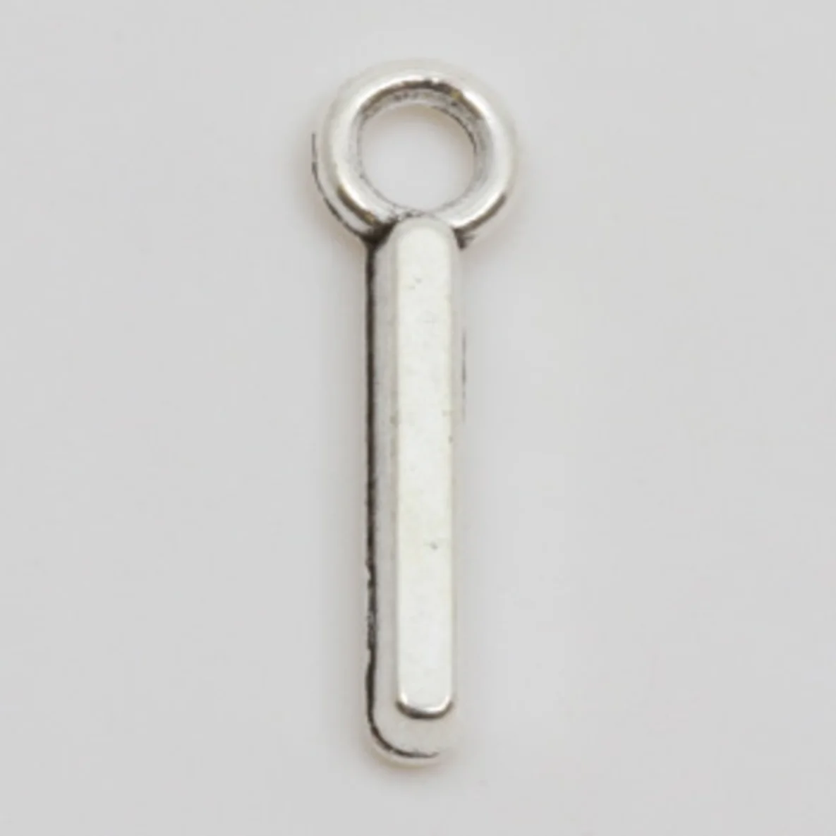 Charm-Anhänger in Buchstaben-Form: I
