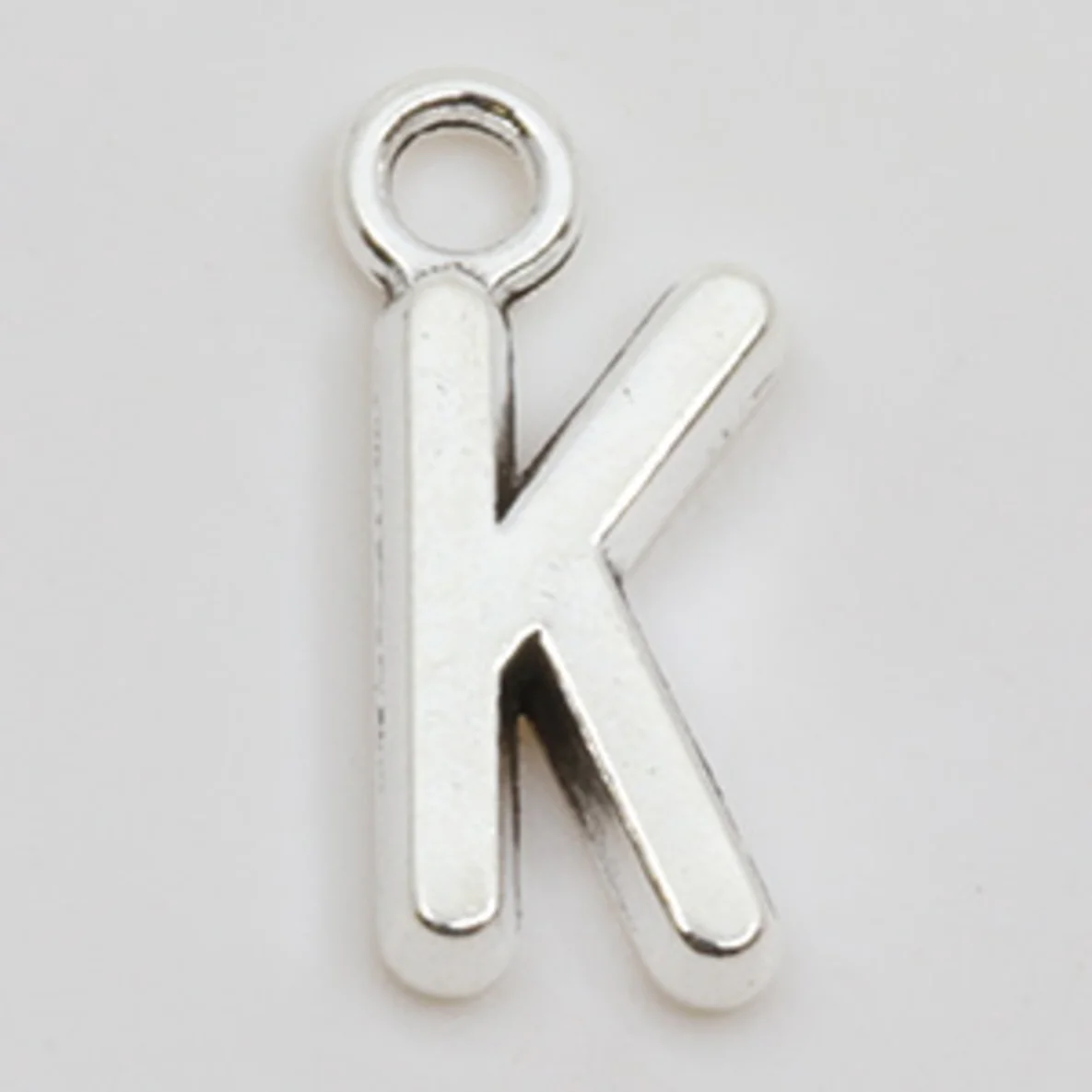 Charm-Anhänger in Buchstaben-Form: K