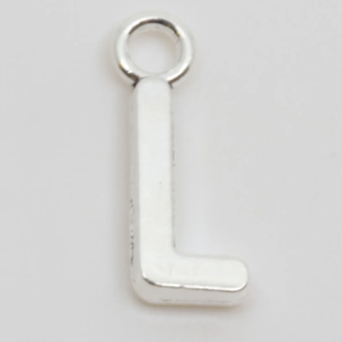 Charm-Anhänger in Buchstaben-Form: L