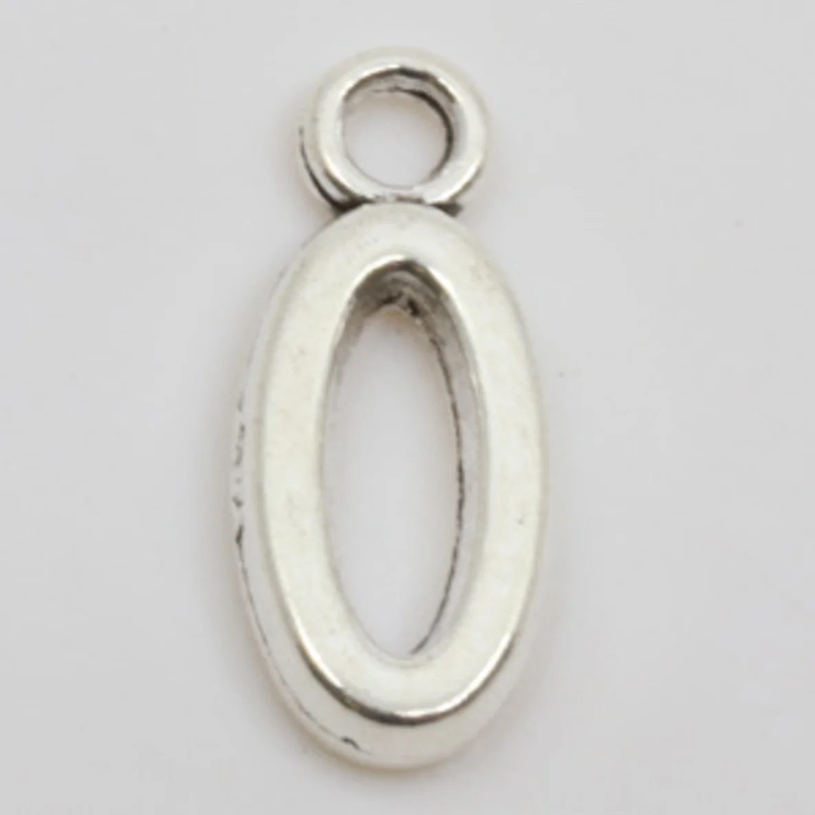 Charm-Anhänger in Buchstaben-Form: O