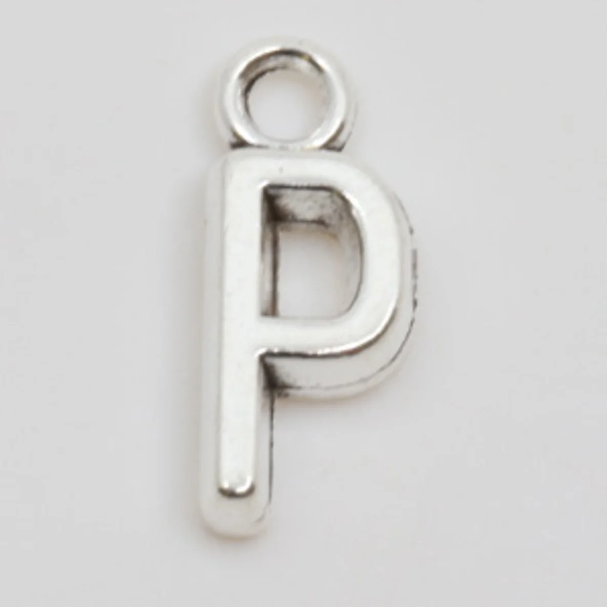 Charm-Anhänger in Buchstaben-Form: P