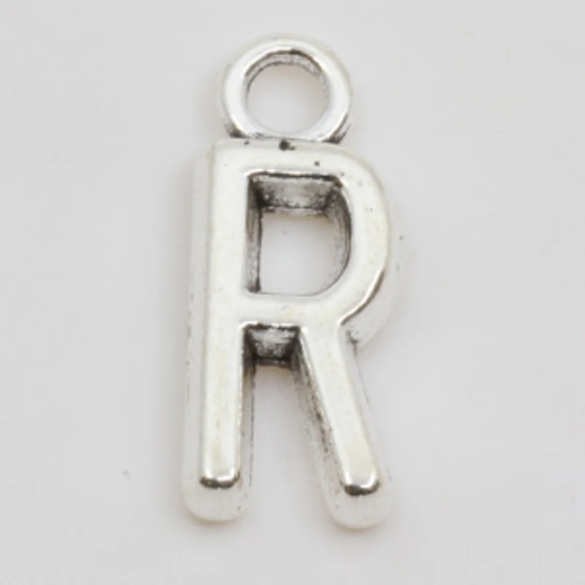 Charm-Anhänger in Buchstaben-Form: R