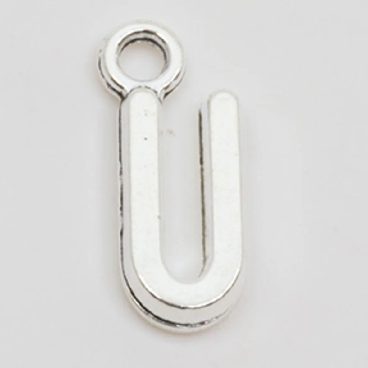 Charm-Anhänger in Buchstaben-Form: U