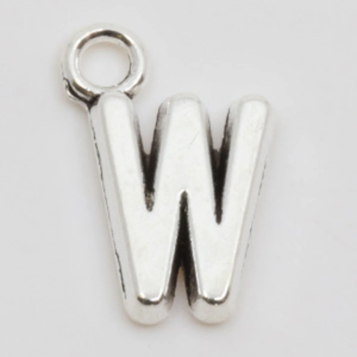 Charm-Anhänger in Buchstaben-Form: W