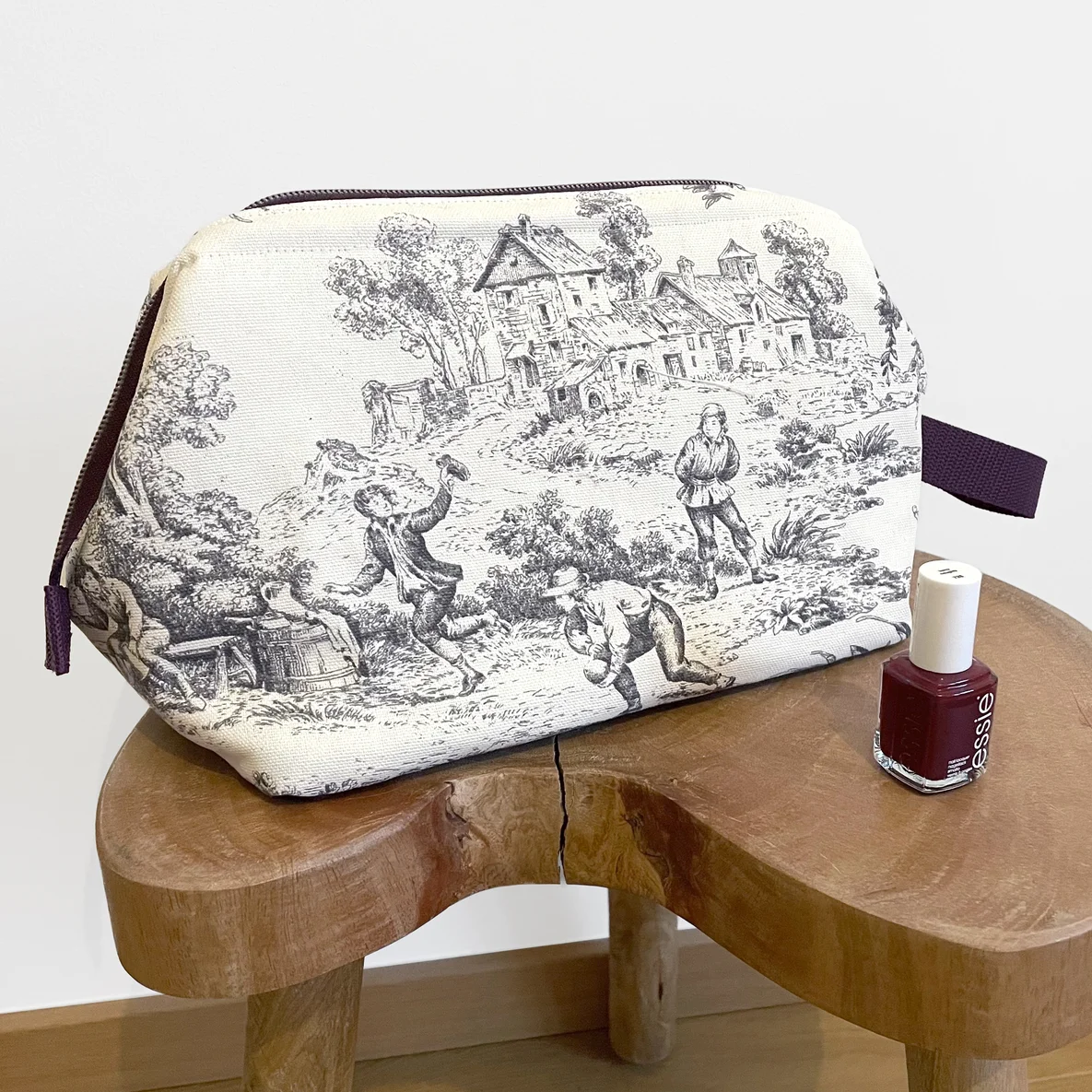 Schnittmuster Kosmetiktasche "Hermine" aus Canvas im Toile-de-Jouy-Design