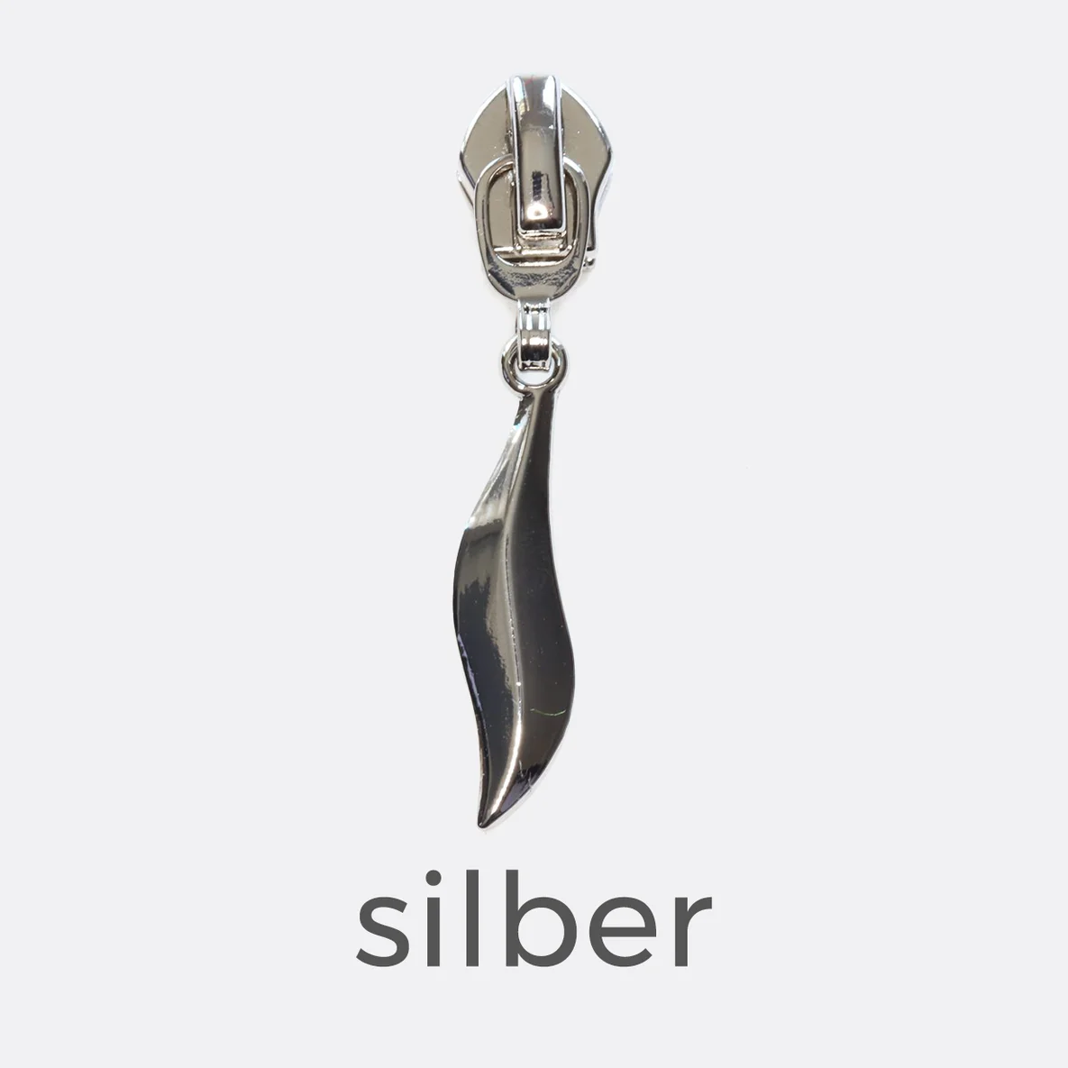 Zipper mit Blatt-Anhänger in Silber