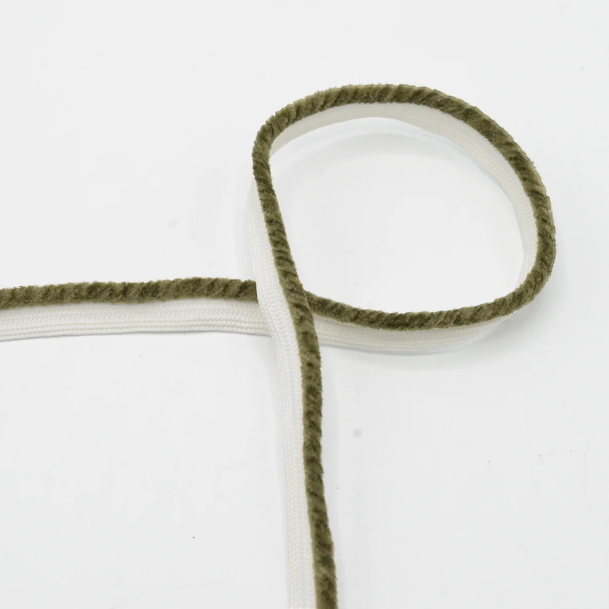 Paspel mit Flauschbesatz in Army
