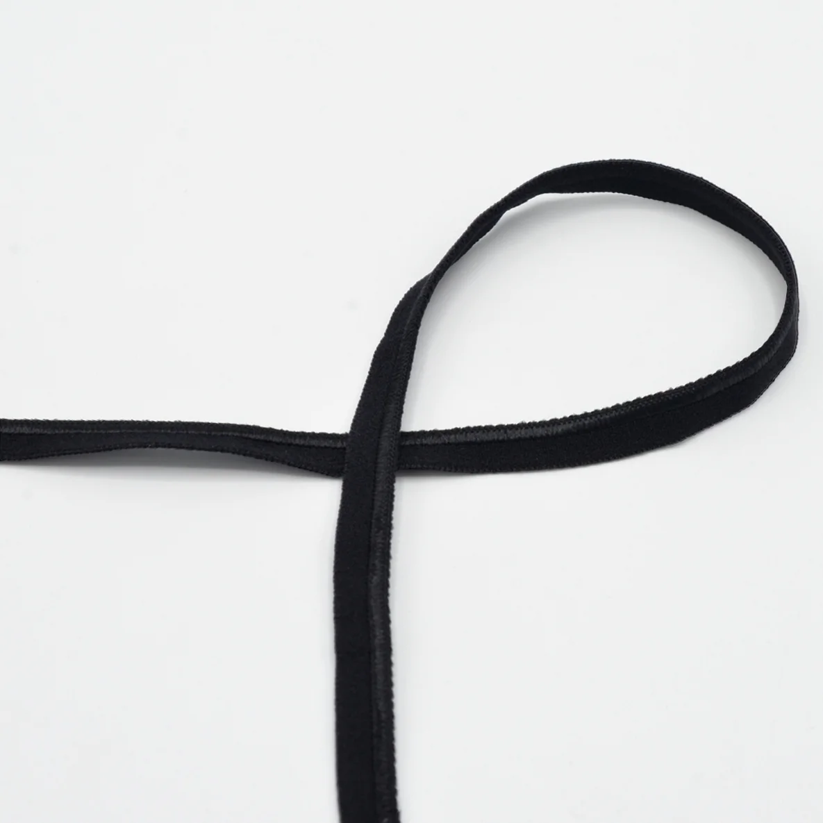 Elastisches Paspelband, 10 mm breit, in Black