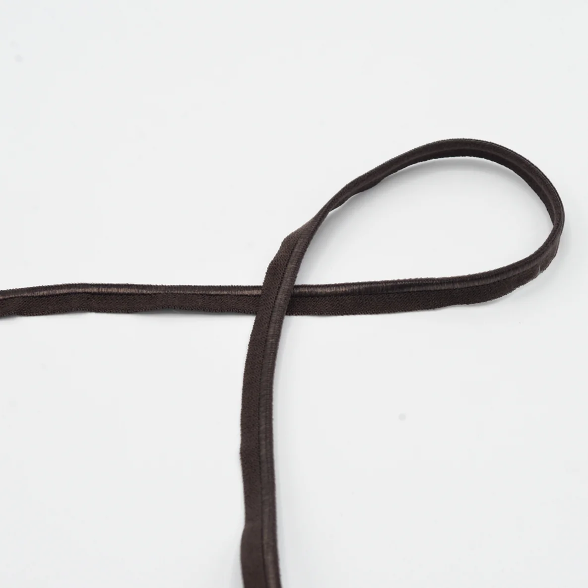 Elastisches Paspelband, 10 mm breit, in Brown