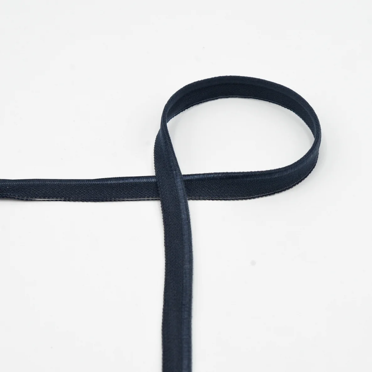 Elastisches Paspelband, 10 mm breit, in Marine