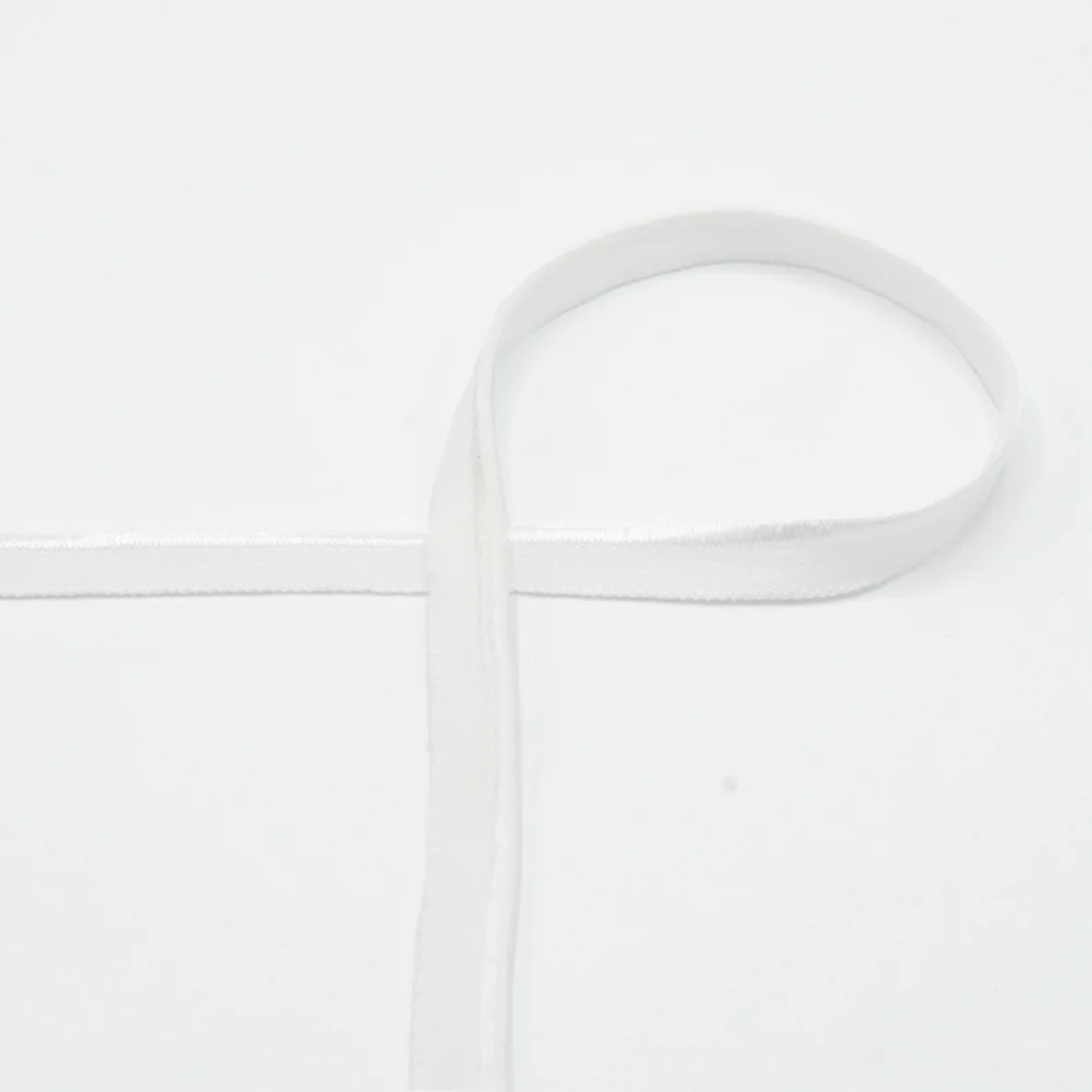 Elastisches Paspelband, 10 mm breit, in Off White