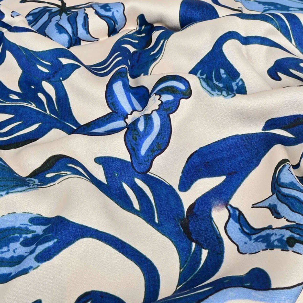  Viskose Satin  Digitaldruck Große Blätter Blüten Ecru Kobalt
