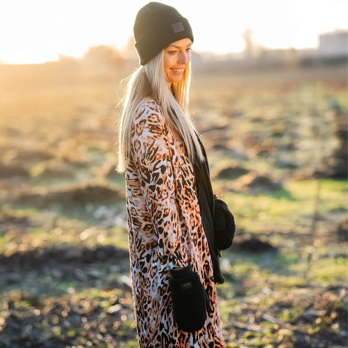  Viskose Satin Digitaldruck Leo Beige