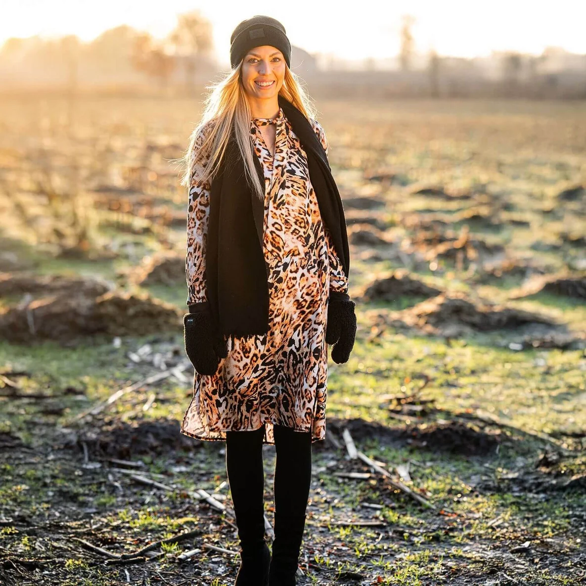  Viskose Satin Digitaldruck Leo Beige