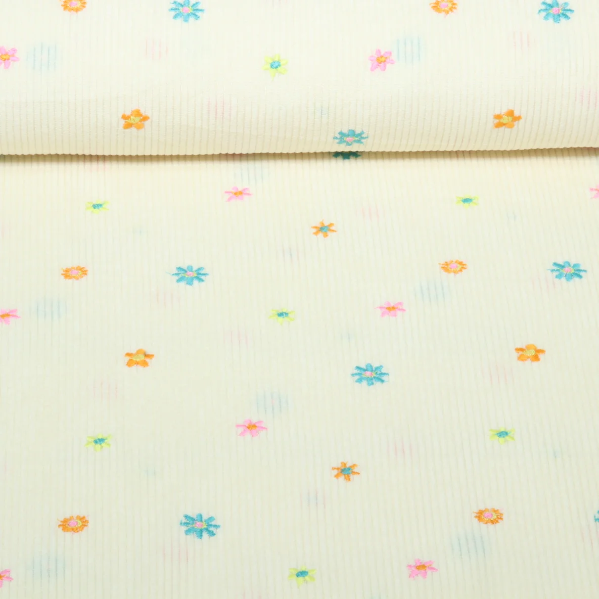 Babycord Bestickt Blüten Wollweiß